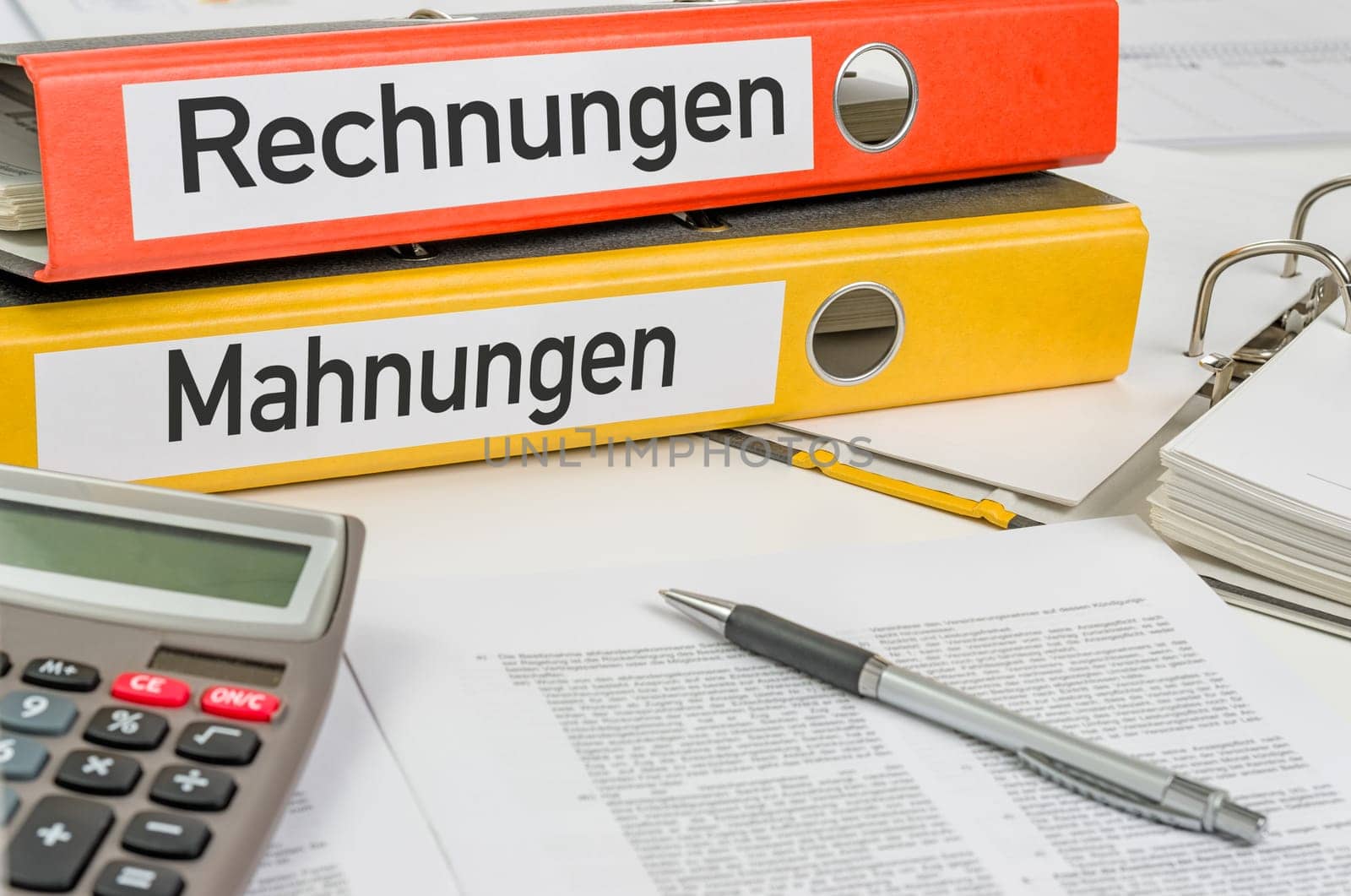 Folders with the label Invoices and Warnings - Rechnungen und Mahnungen (German)