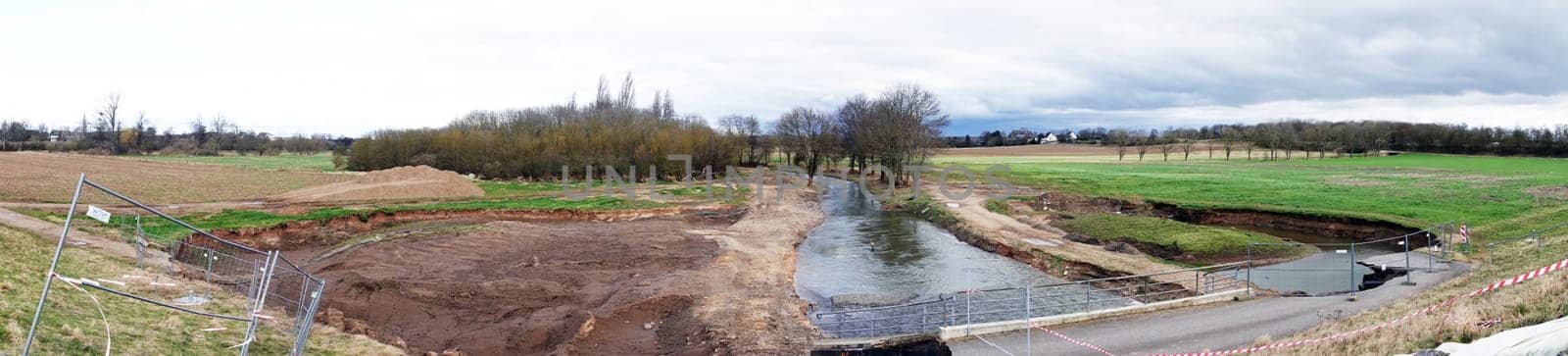 massive Schäden am Hochwasser-Schutzdamm Horchheim, ein halbes Jahr nach der Flutkatastrophe im Juli 2021 noch nicht behoben, Nordrhein-Westfalen, Deutschland, Weilerswist