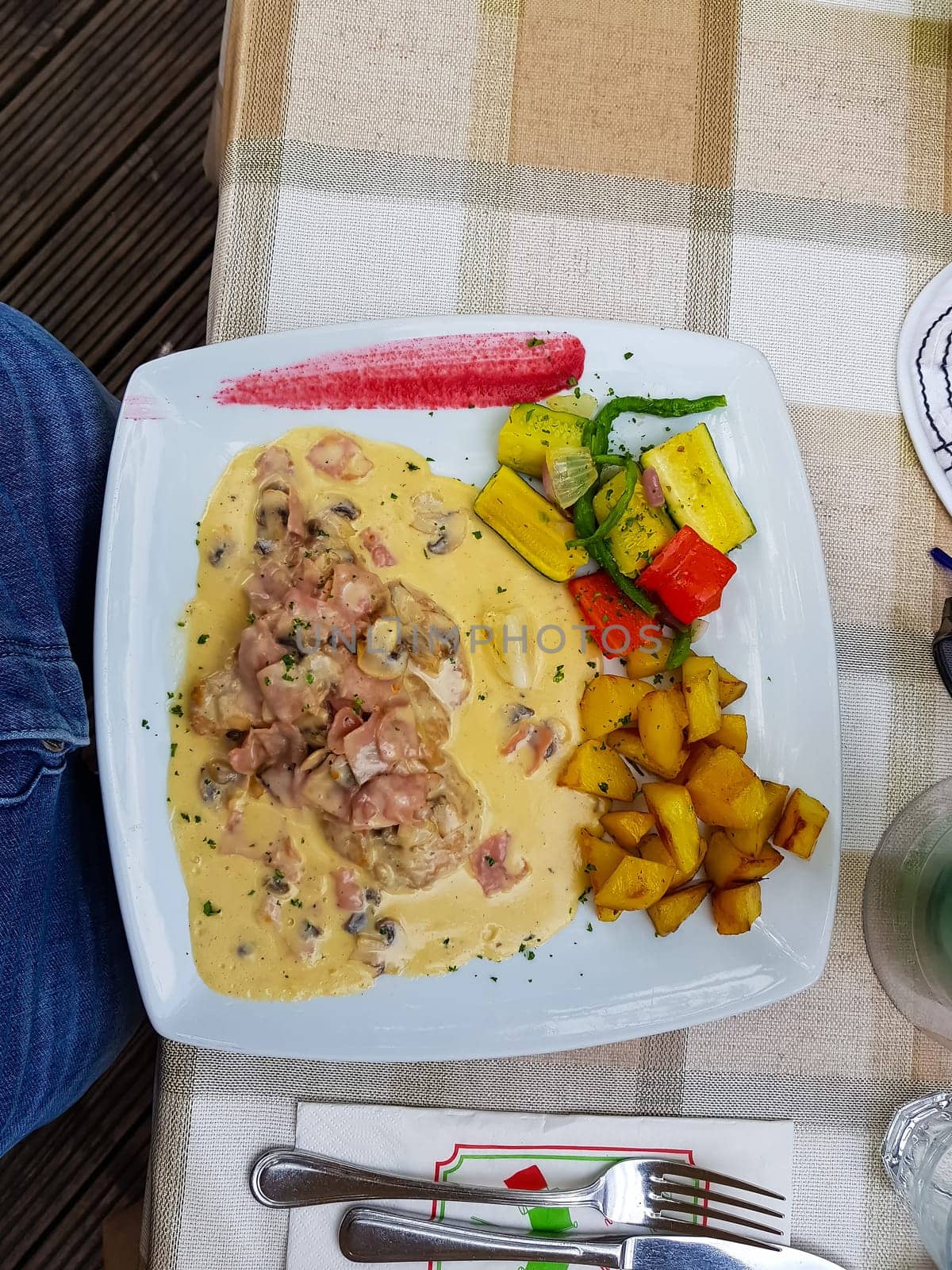 Fried potatoes and schnitzel with sauce
