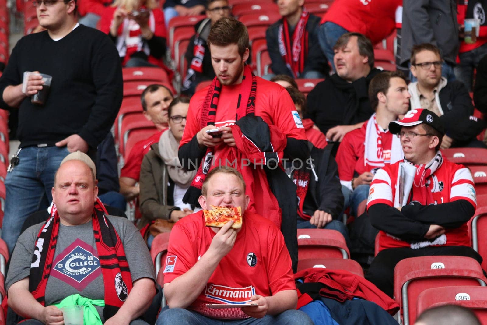 Without Ame,no fight - a Freiburg fan strengthens before the game with a Pizaa,Bundesliga 14/15