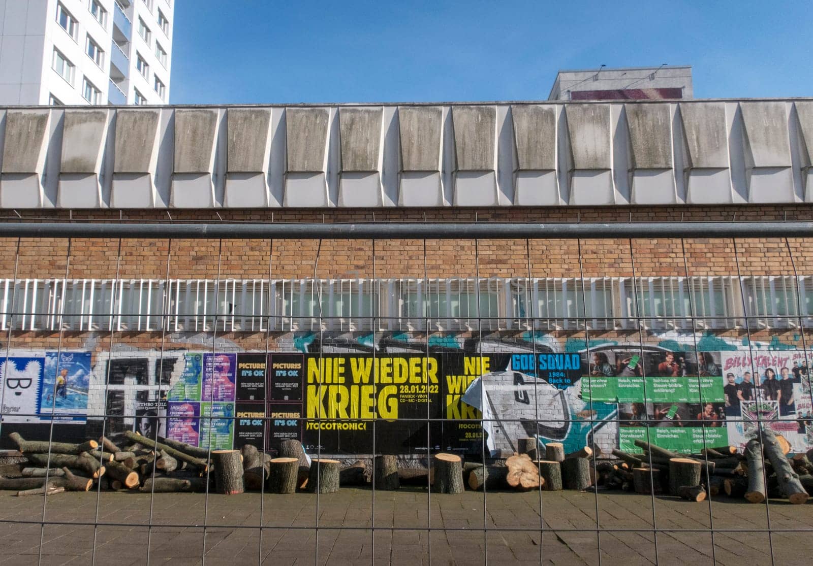 Promotion for the new CD of german Band Tocotronic, named Nie wieder Krieg / No more war