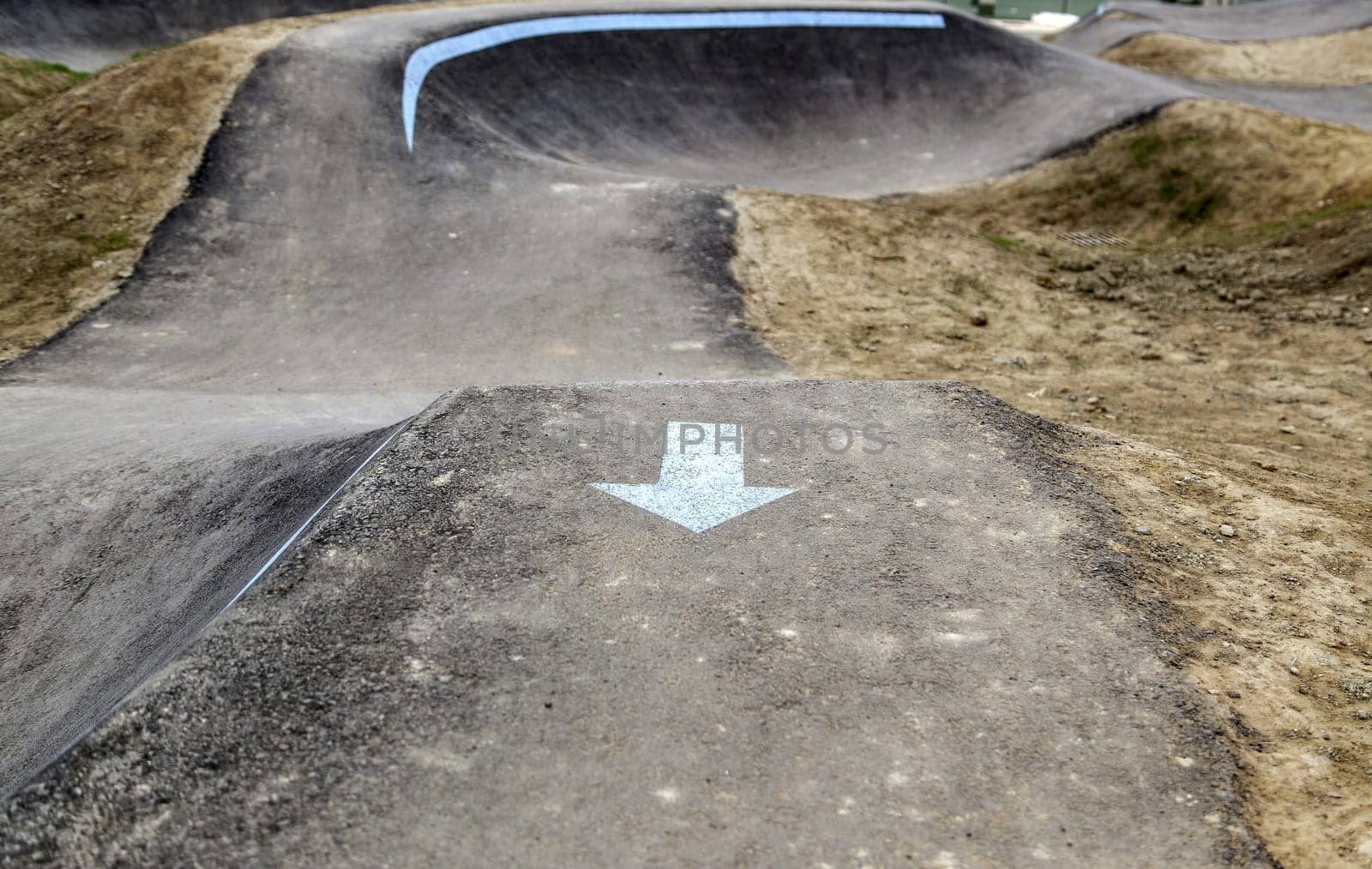Skate and bicycle track, extreme sport, traffic symbol