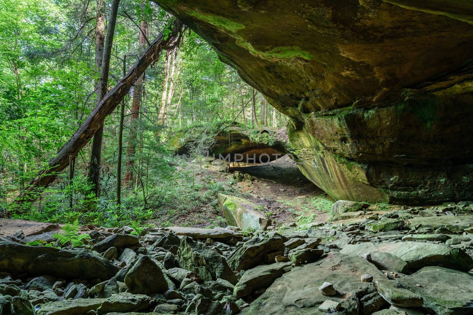 Scenic view of Yahoo Arch rock formation in Southern Kentucky