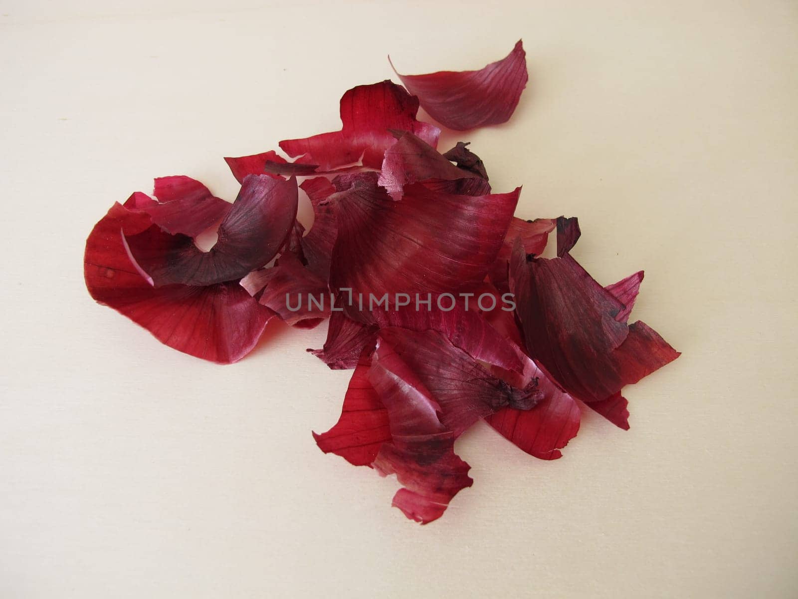 Red onion peel for tea, for dyeing Easter eggs or as plant fertilizer