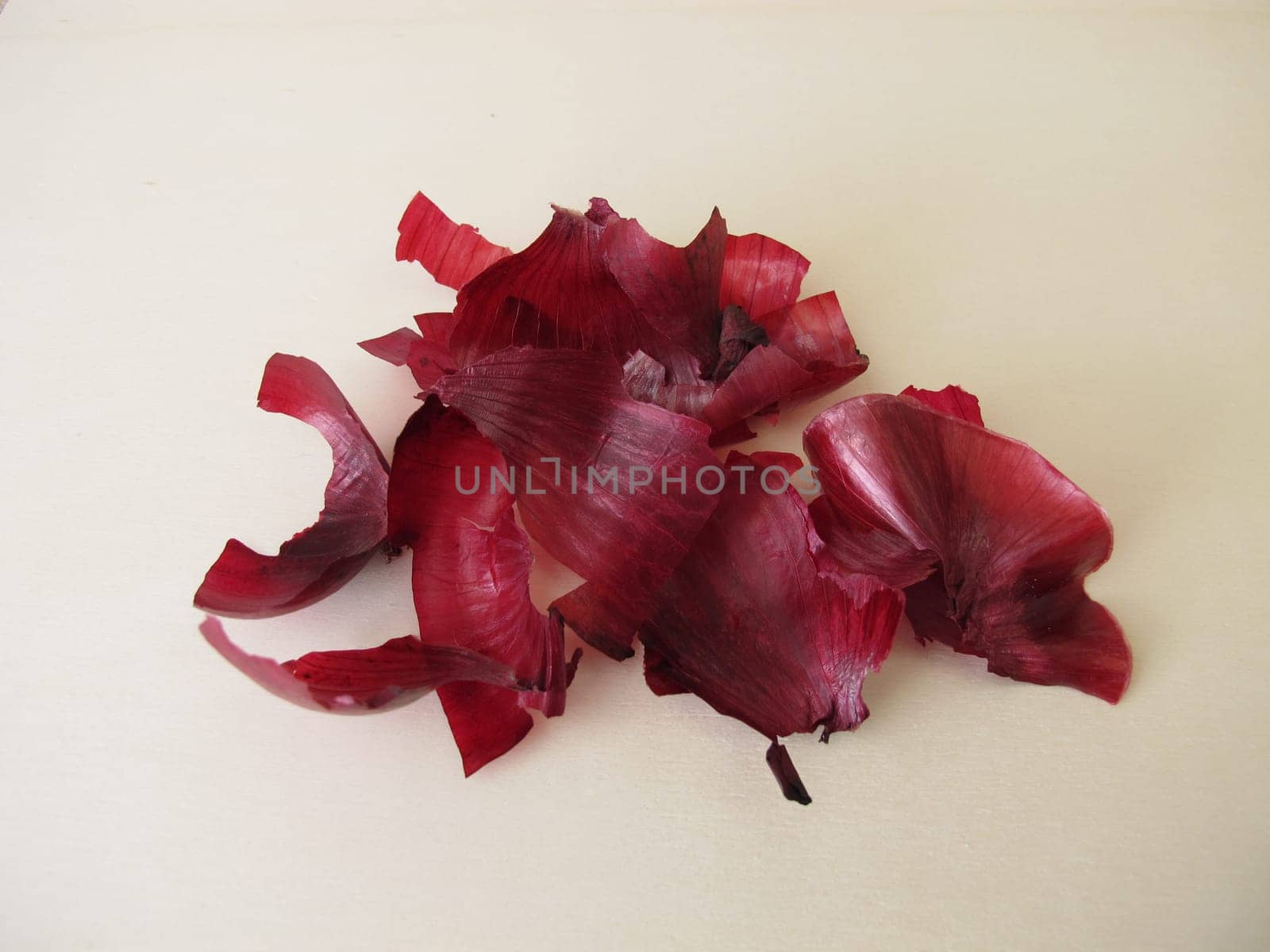 Red onion peel for tea, for dyeing Easter eggs or as plant fertilizer
