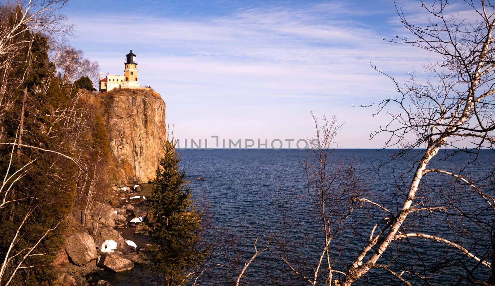 The last little bit of sun fades as Split Rock Light prepares to show the way