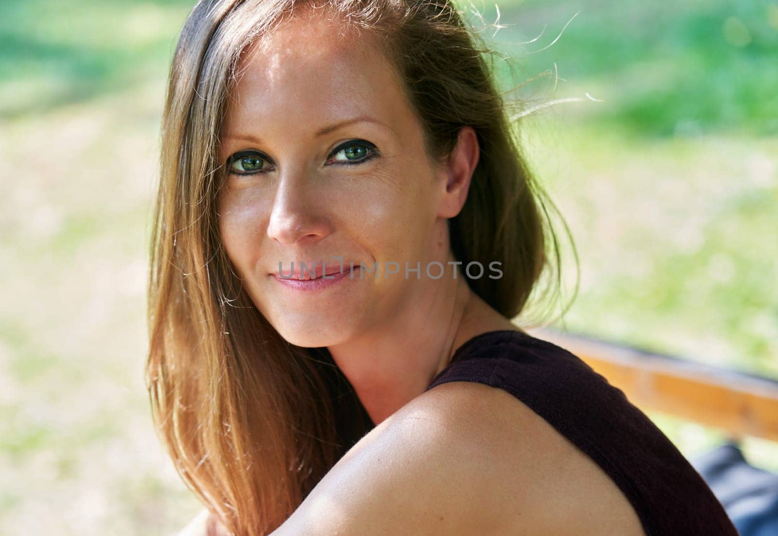 Happy young white woman outdoor, smiling.