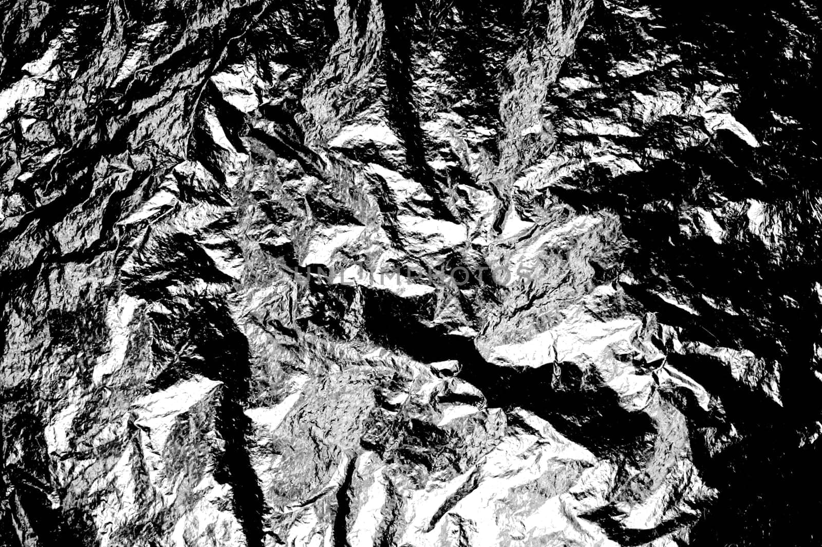 Shiny wrinkled foil with black color