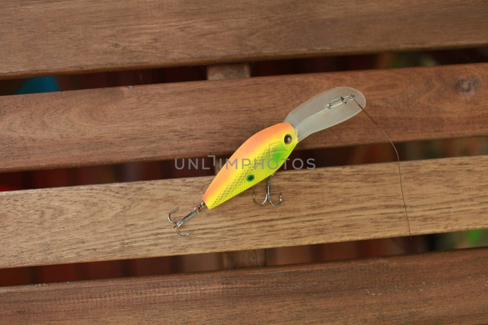 Wobbler with a large blade for deep sea fishing