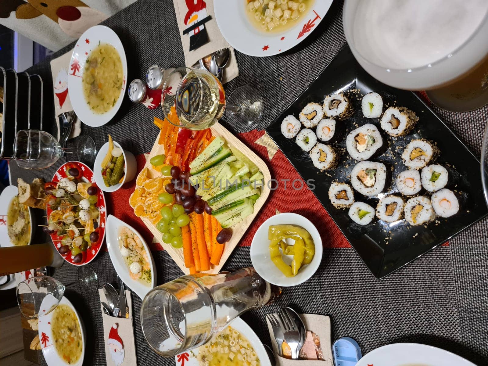 Tapas and pinchos : spanish appetizers at cocktail hour