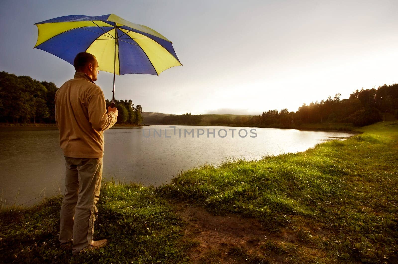 Siesta in rain