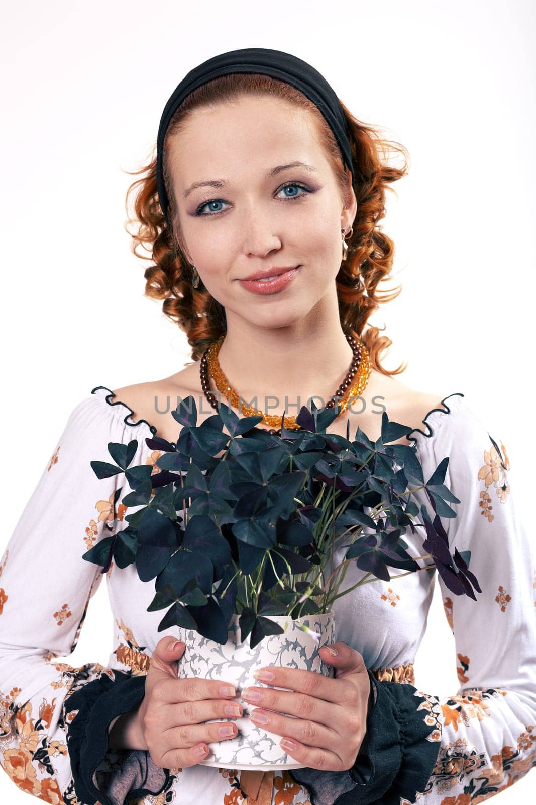 Root-haired woman with the house flower II.