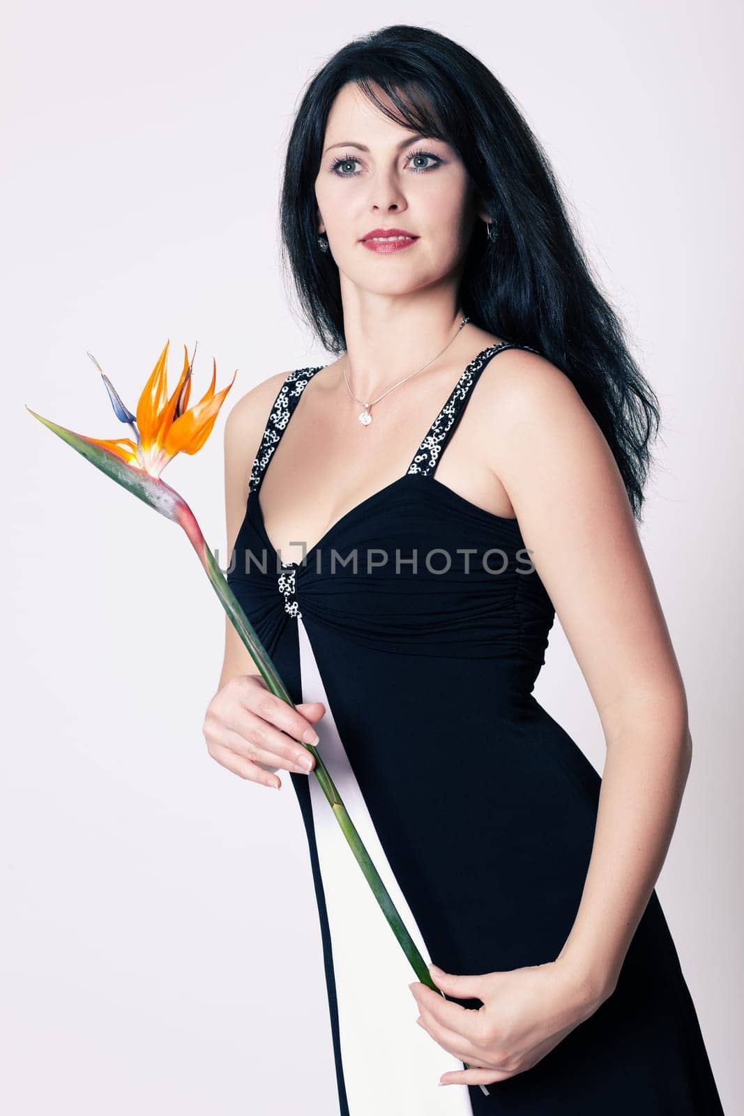 Black-haired woman with strelicie