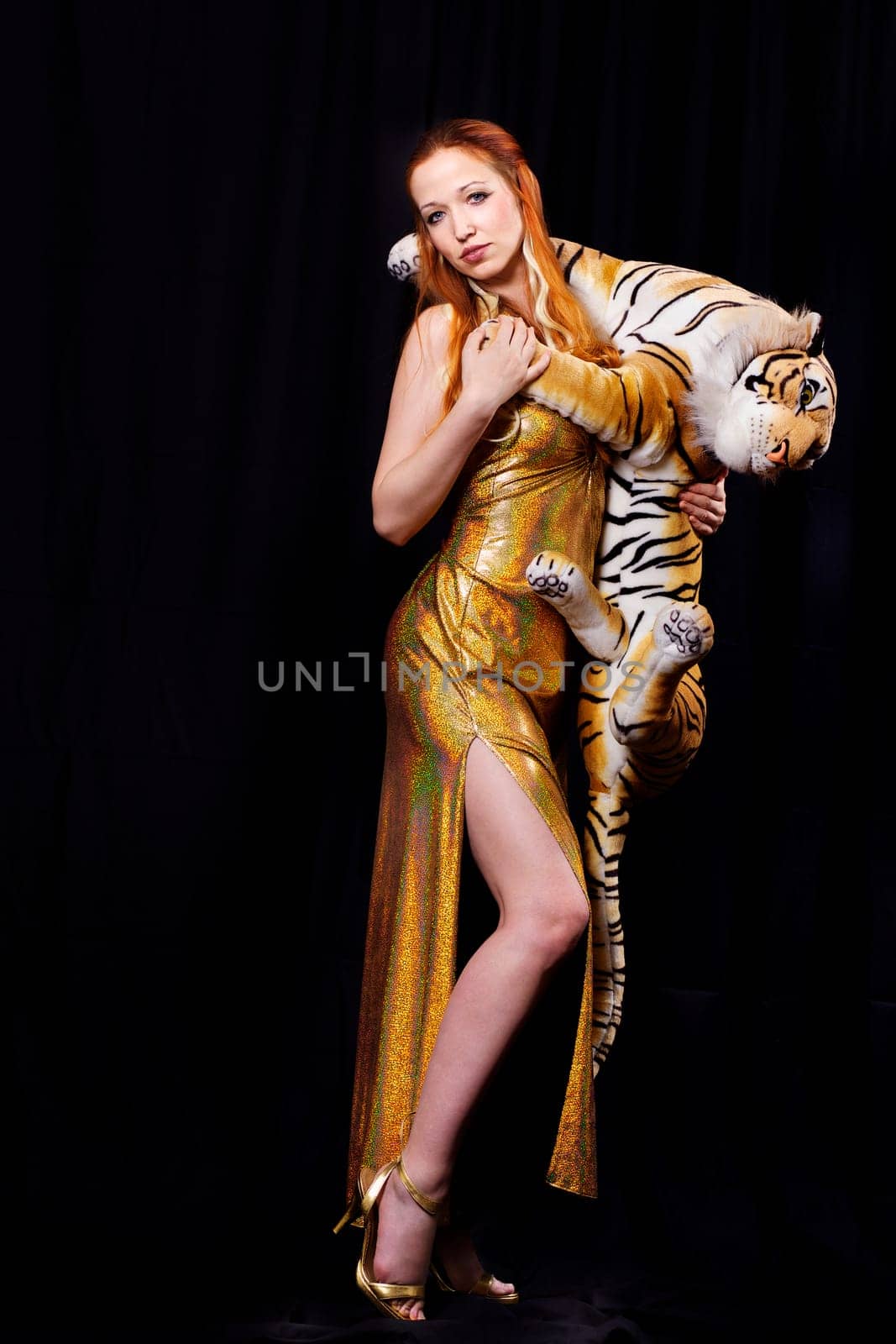 Red-haired woman with tiger I