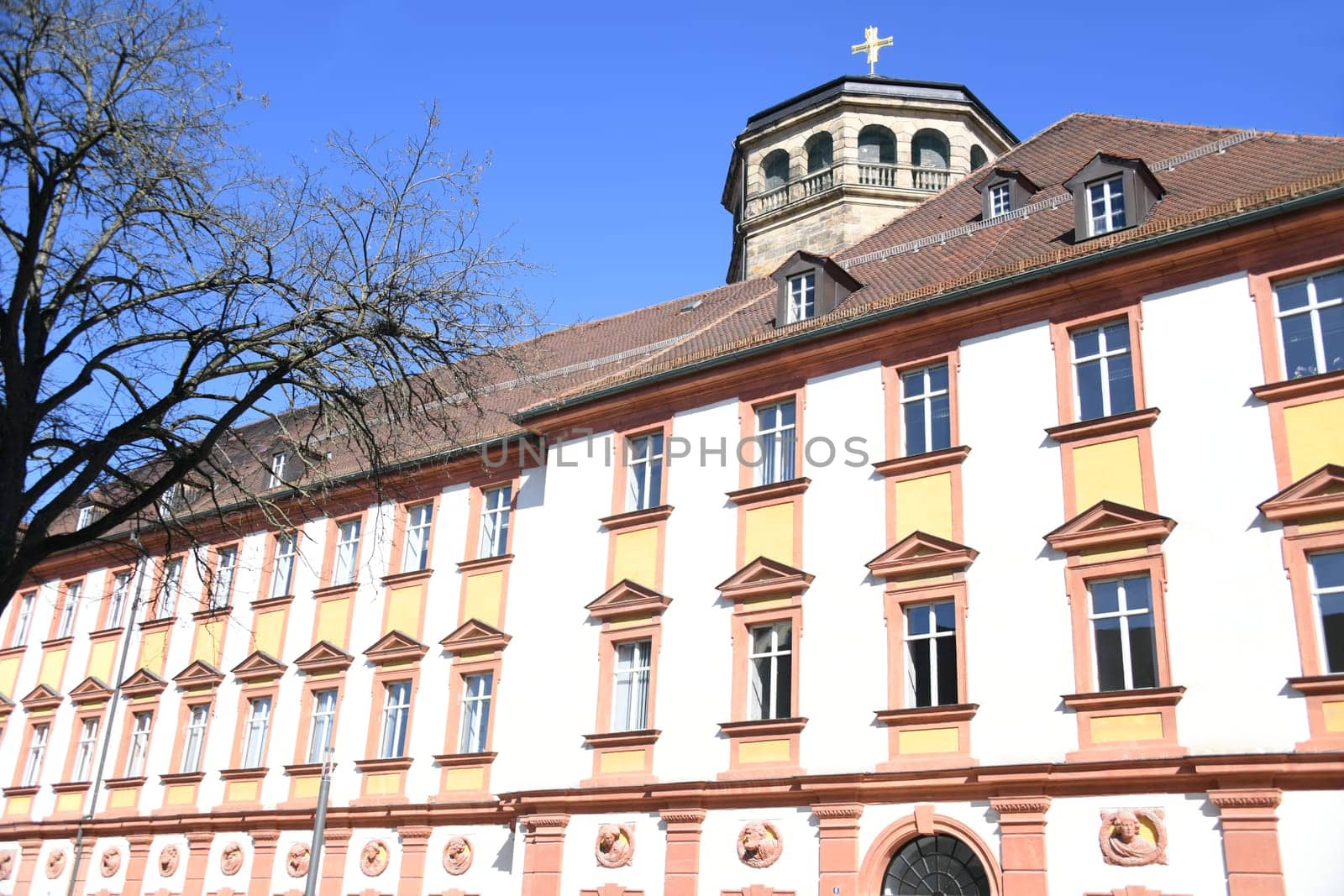 From 1603-1753,the Old Castle was the residence of the Margraves of Brandenburg-Bayreuth. It is located in the historic city center and is now home to the tax office.