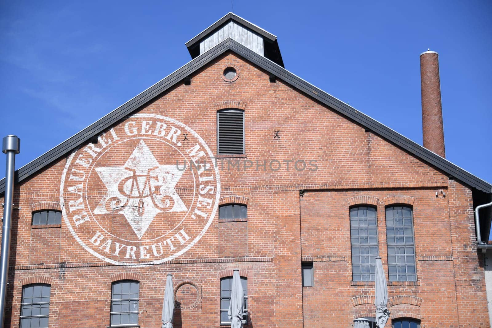 In 1887,the brothers Eberhardt and Hans founded the "Gebrüder Maisel Brewery"" in Bayreuth,Bavaria. Around 400,000 hl of beer are produced annually."