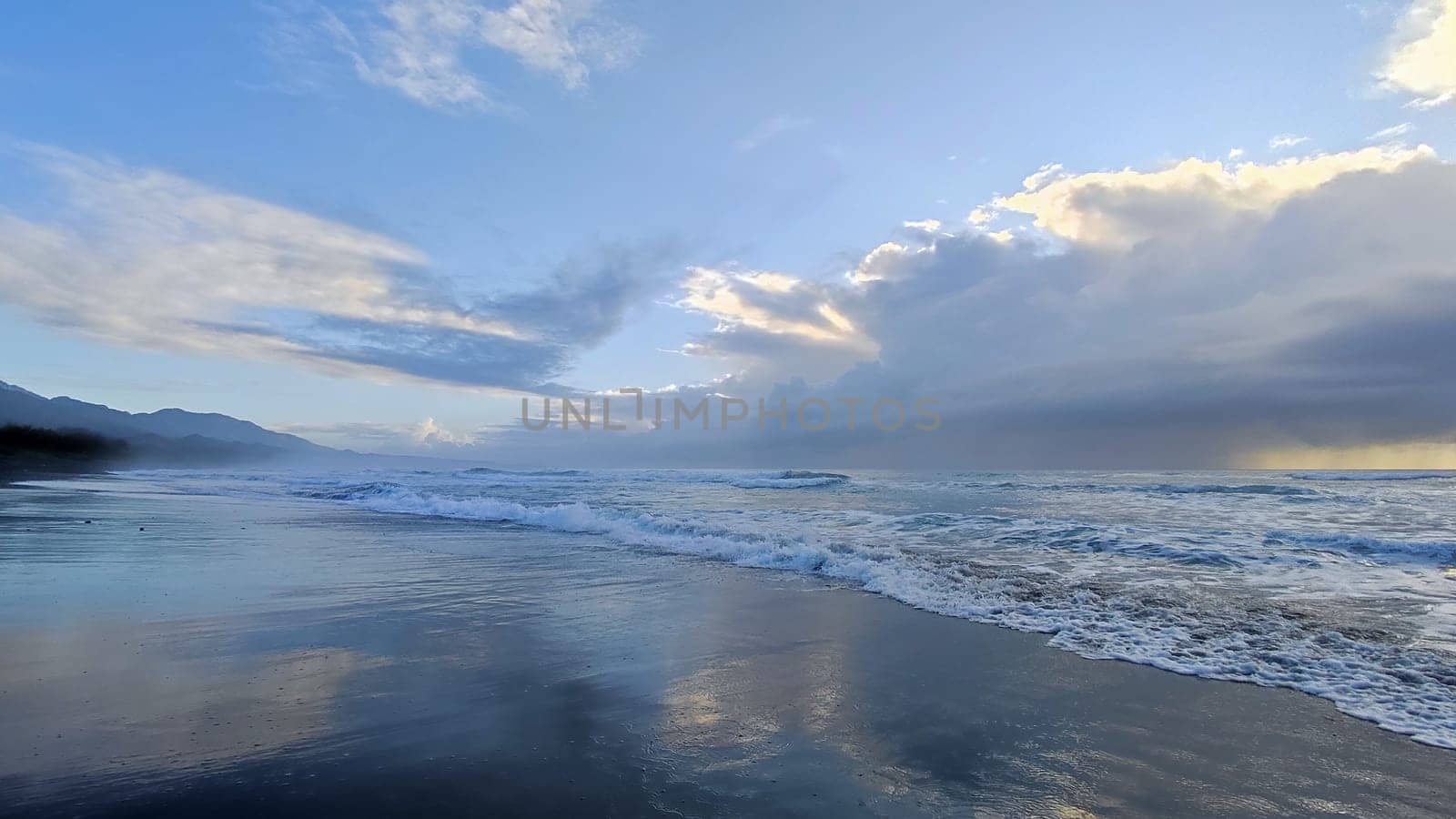 The Duli Beach (land of the sky), Taitung enjoys the beautiful coastline of Taitung, Taiwan