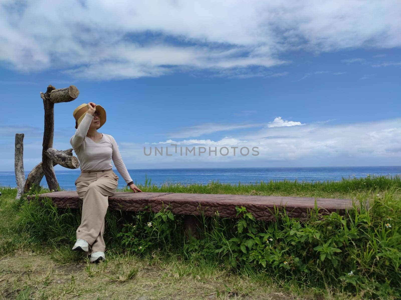 The Dulan Sea Viewing Platform, Taitung, enjoy the beautiful coastline of Taitung