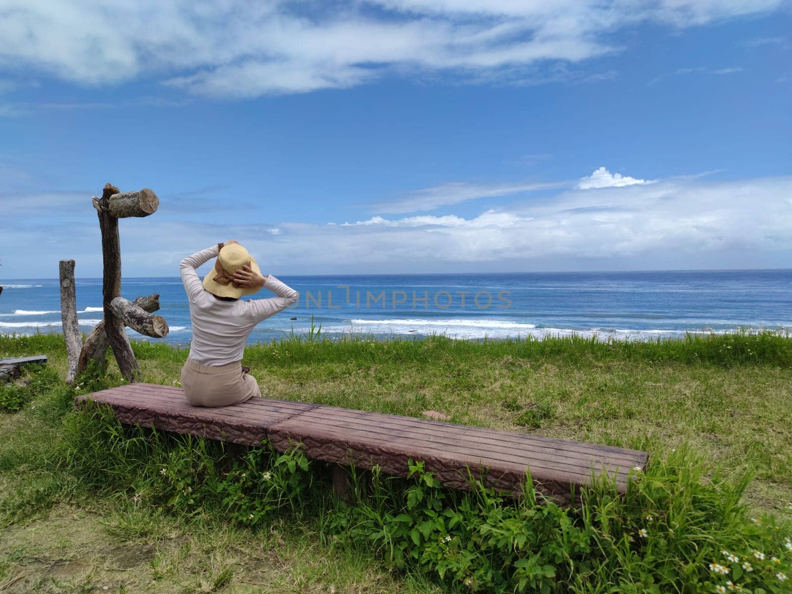 The Dulan Sea Viewing Platform, Taitung, enjoy the beautiful coastline of Taitung