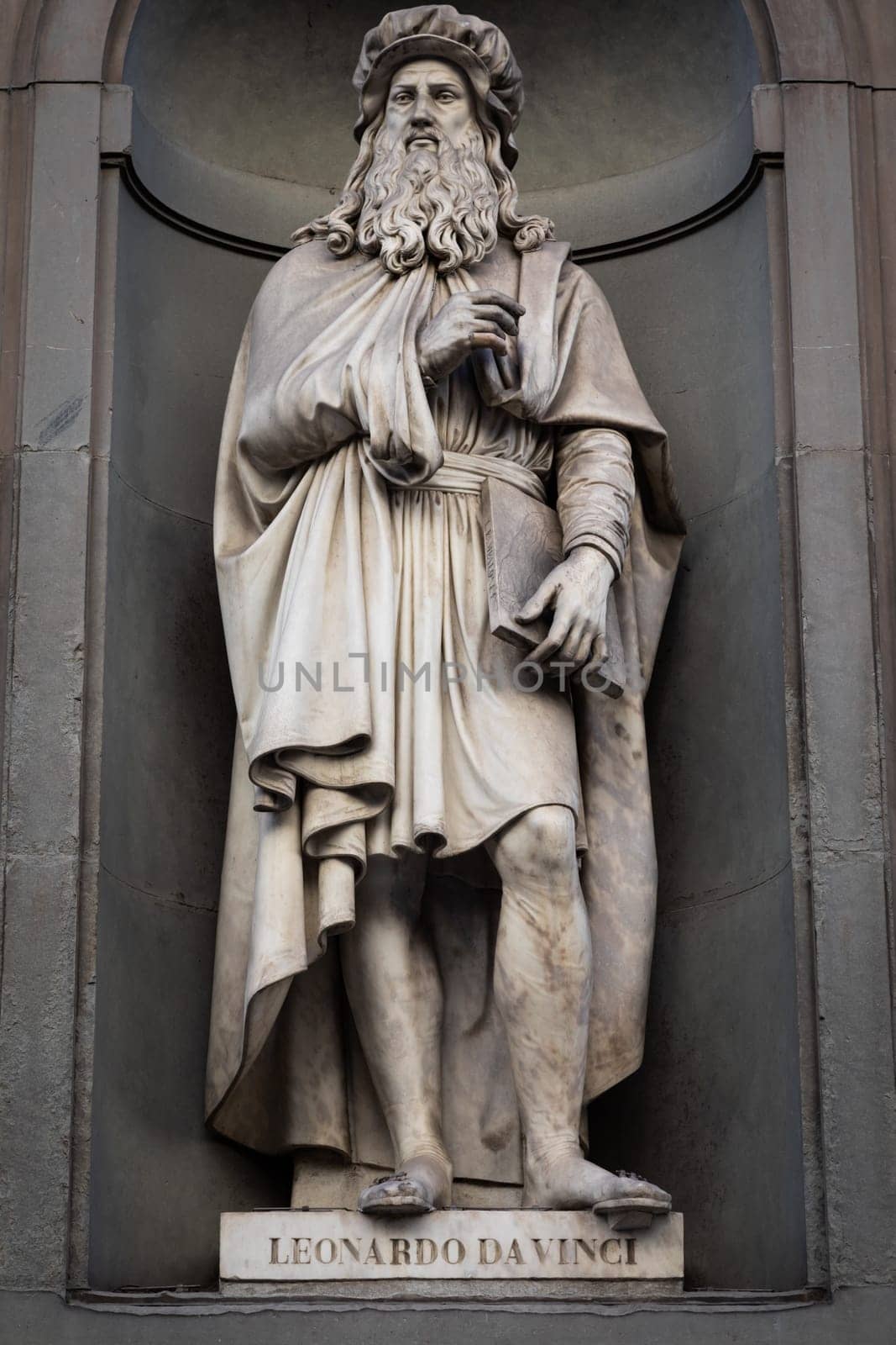 Leonardo da Vinci - Statue of the genius, located in front of Uffizi Gallery in Florence, Italy, public area