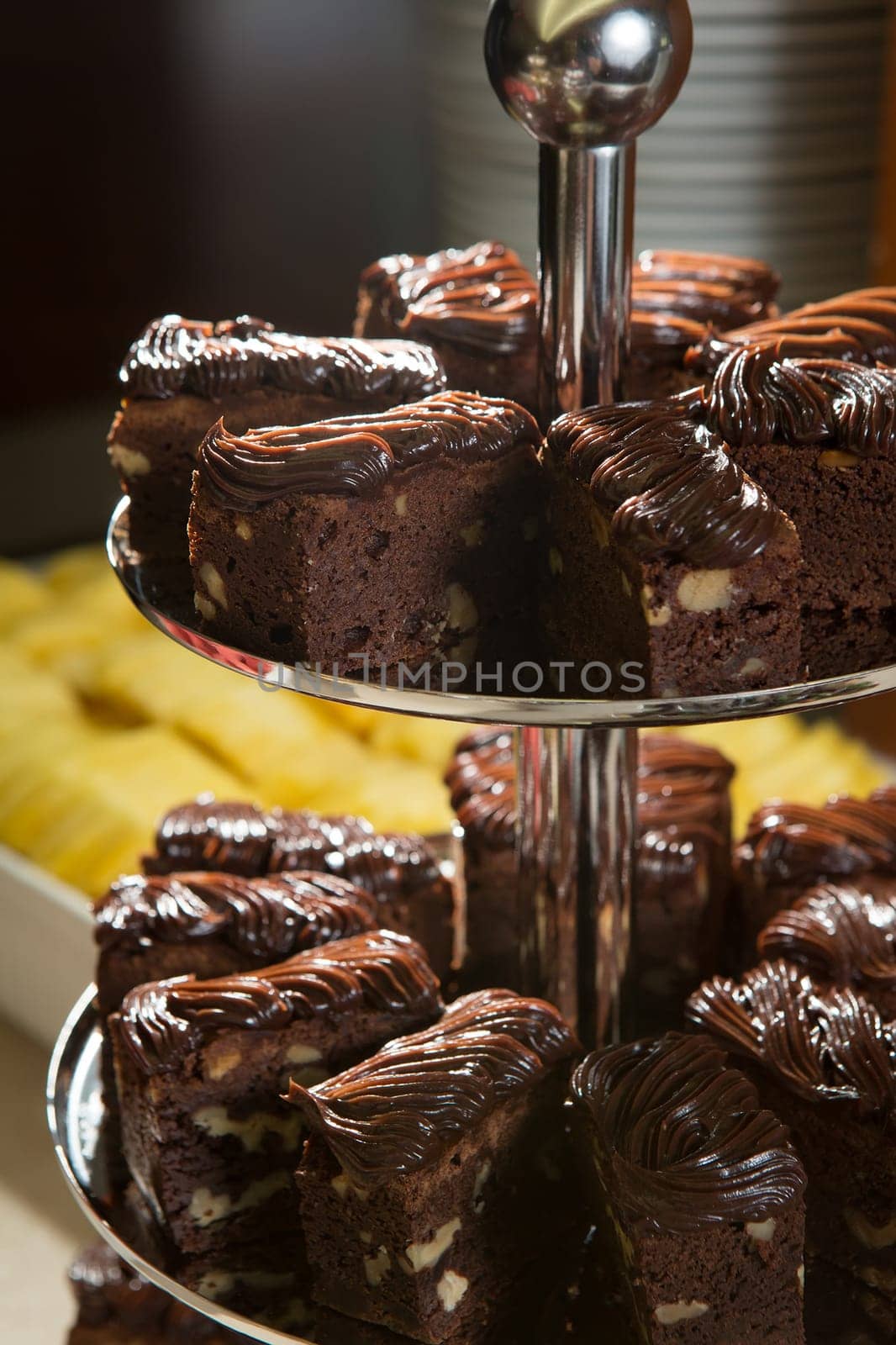 The Delicious dark chocolate cake with walnuts