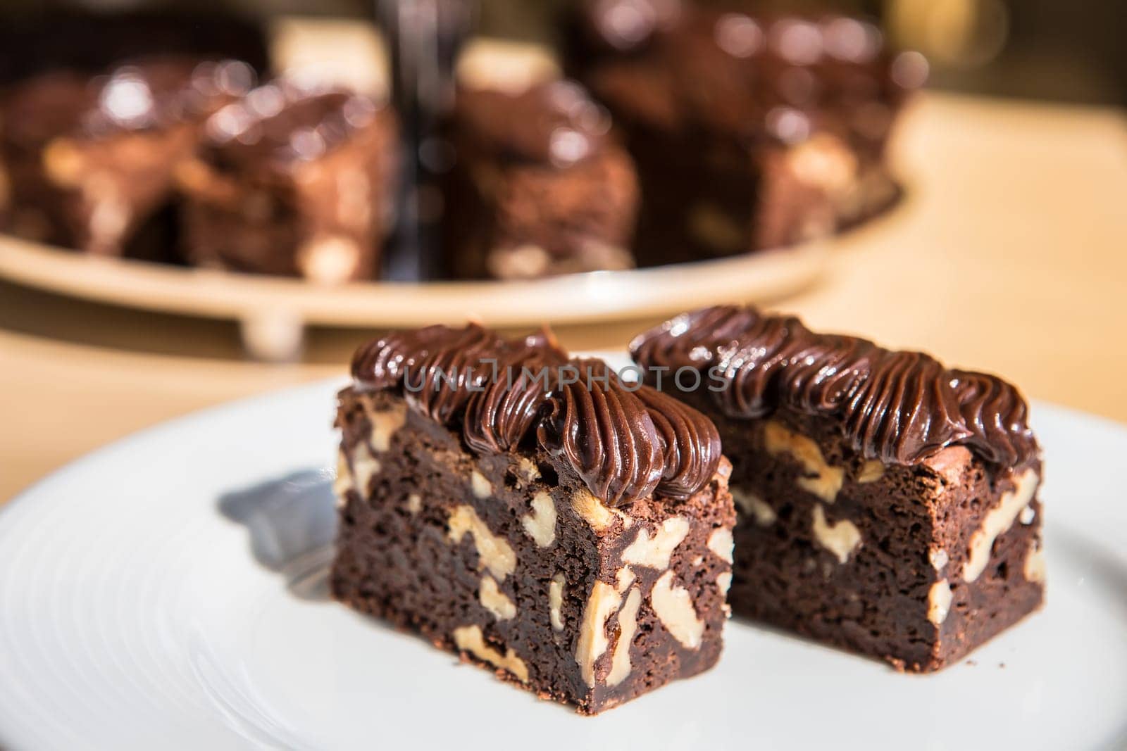 The Delicious dark chocolate cake with walnuts