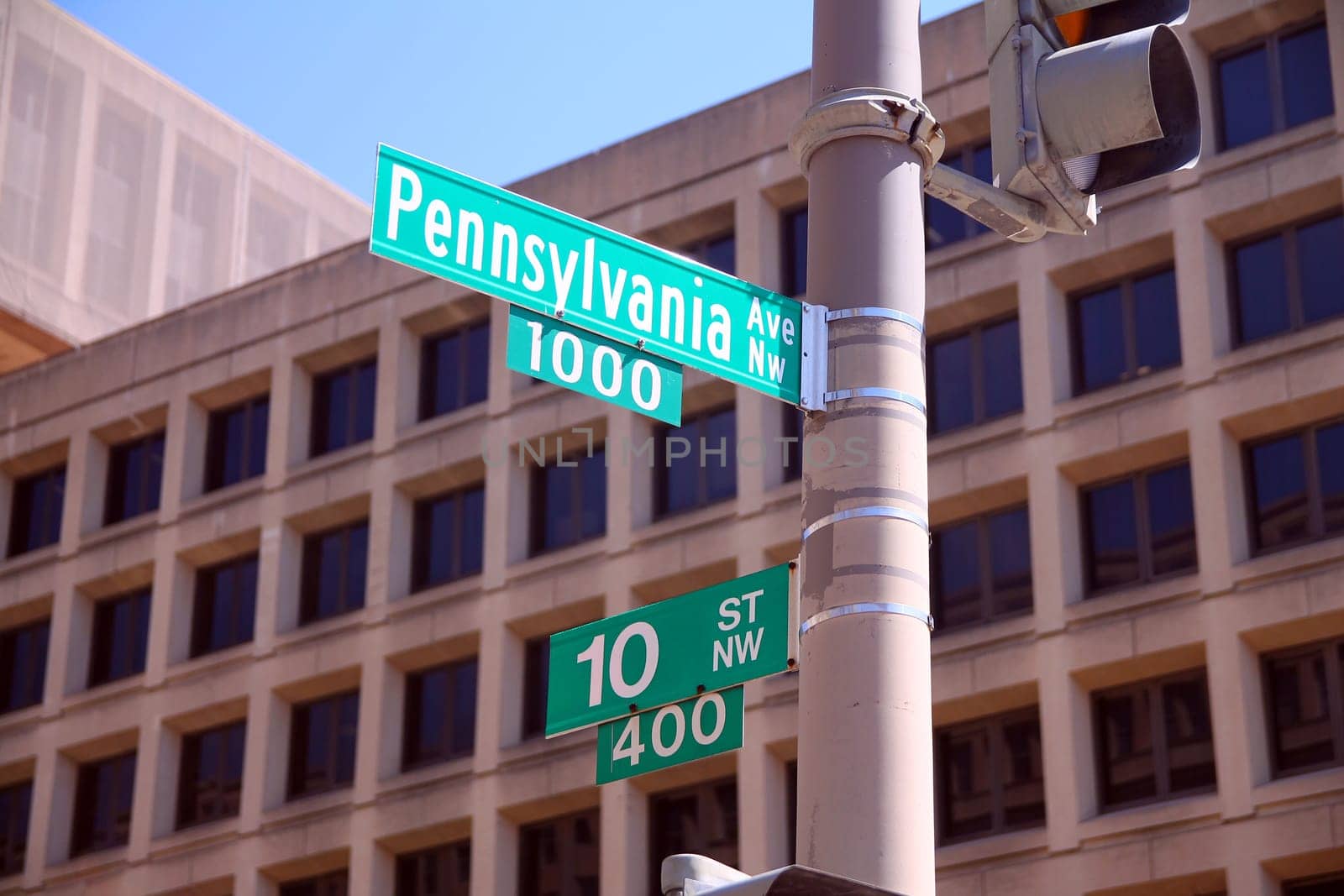 Green 10 Street North West historic sign in downtown Washington D.C. at the intersection with Pennsylvania North West Avenue, numbers 400 and 1000