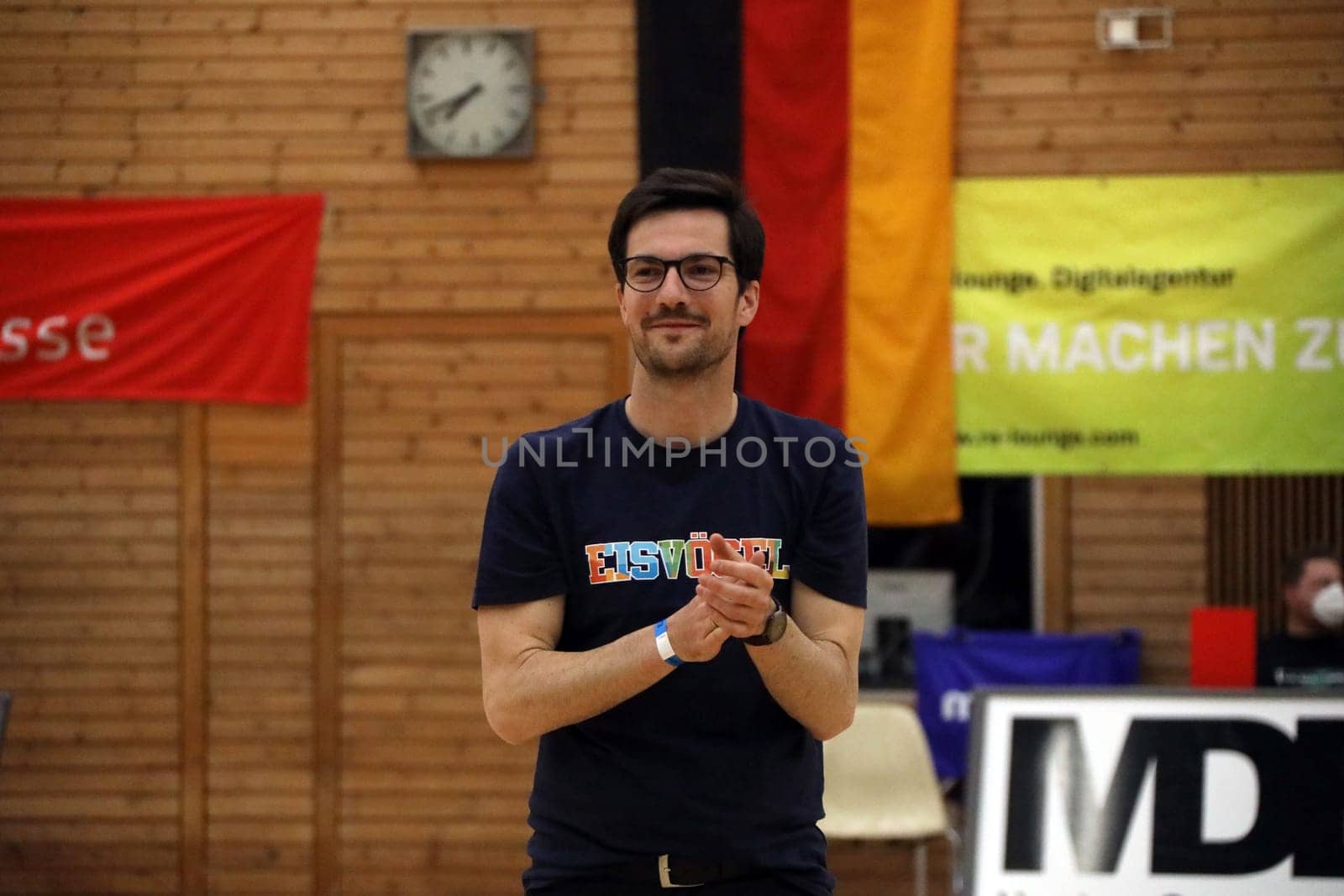 Freiburg's OB,Lord Mayor Martin Horn outed himself as a fan of the kingfishers of USC FReiburg - here at the game of the 1.BBL Women 2021/2022 - Kingfisher USC Freiburg - Rhineland Lions. .. Photo: Joachim Hahne/johapress