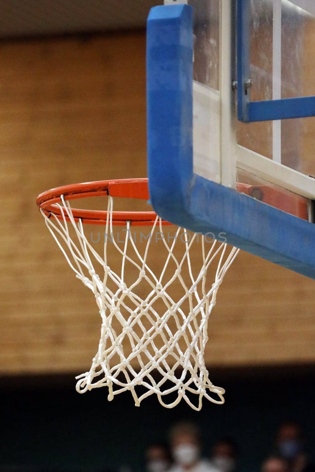 Here he has to get in,into the basketball hoop. .. Photo: Joachim Hahne/johapress
