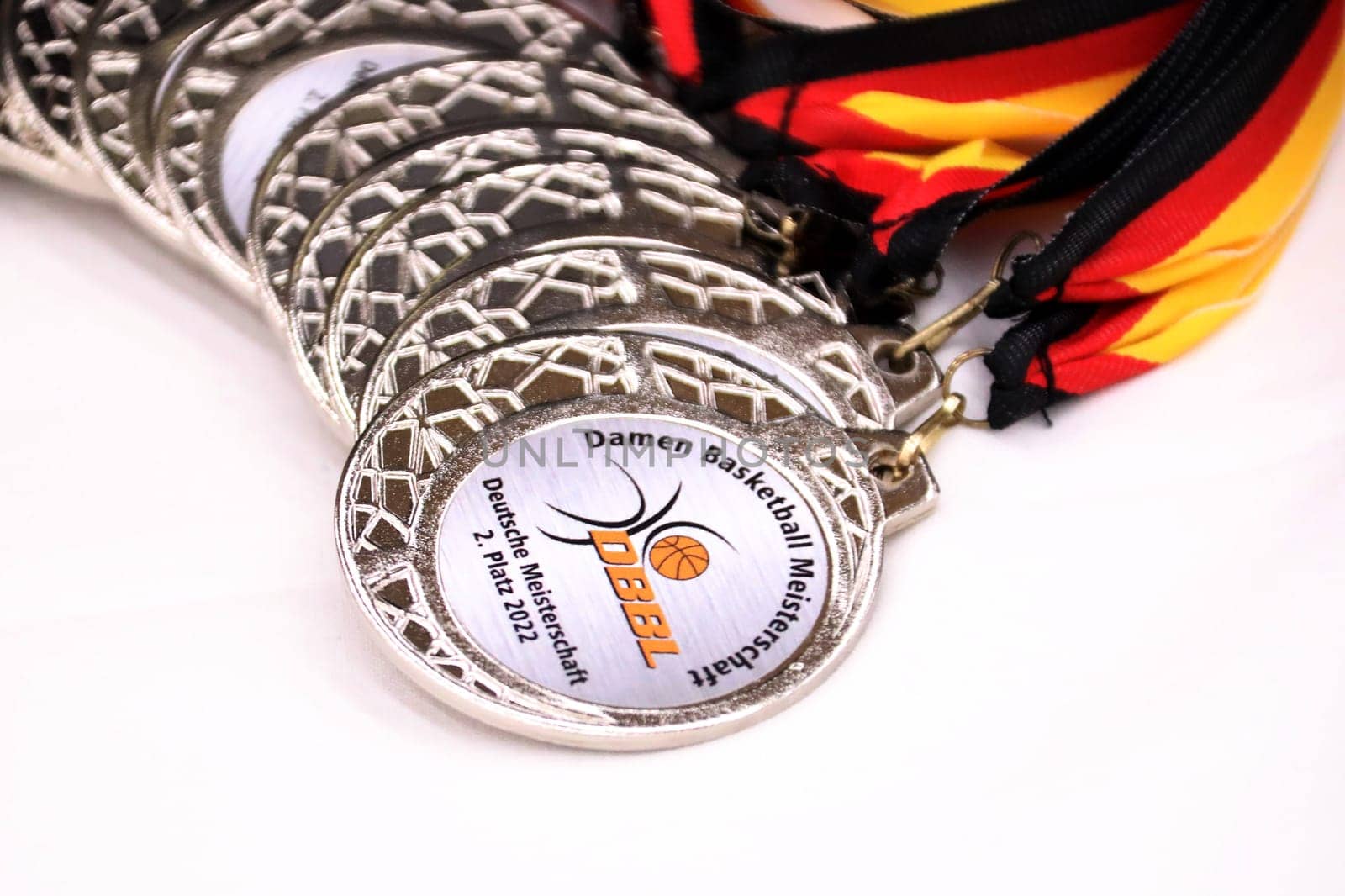 The silver medal for second place went to the Rheinland Lions at the game of the 1.BBL Women 2021/2022 - Eisvoegel USC Freiburg - Rheinland Lions. .. Photo: Joachim Hahne/johapress