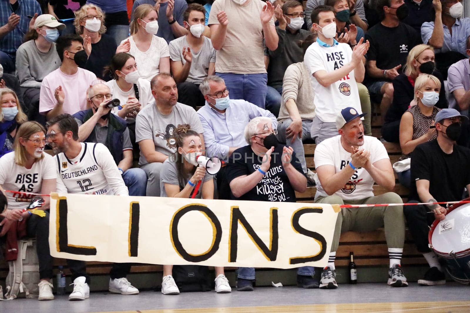With drums and megaphone,the Rhineland Lions also creates a strong atmosphere at the game of the 1.BBL Women 2021/2022 - Eisvoegel USC Freiburg - Rheinland Lions. .. Photo: Joachim Hahne/johapress