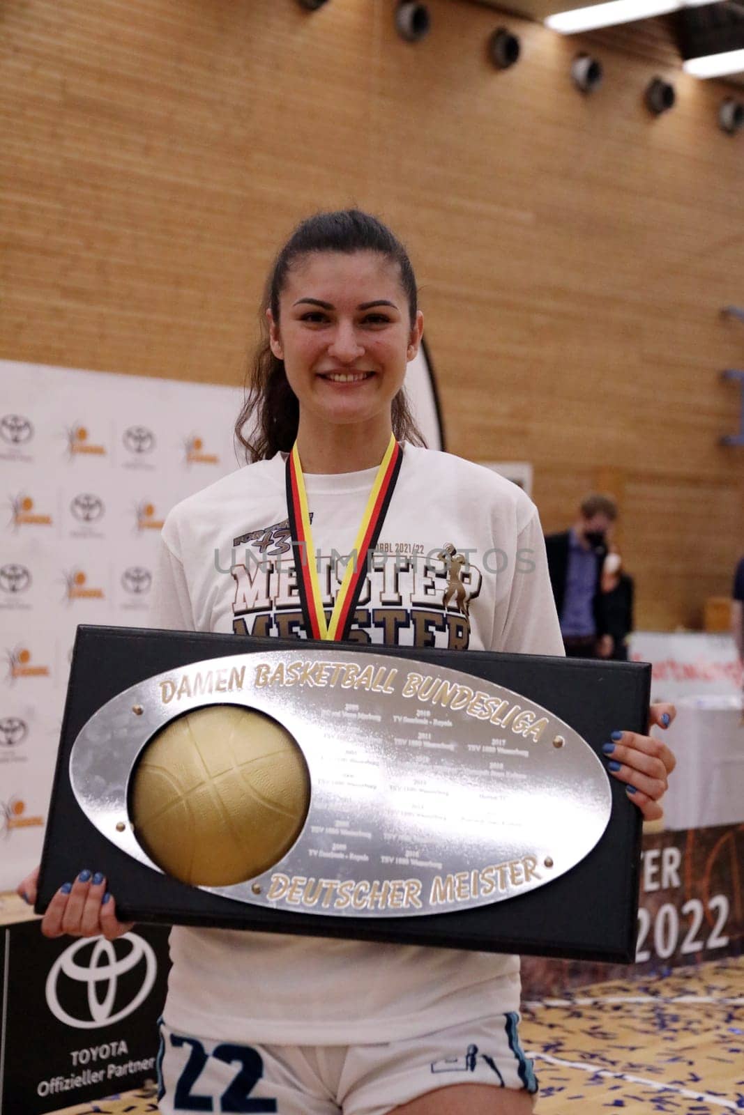 Andjelina Radic (USC Eisvögel Freiburg) proudly presents the championship board after the game of the 1.BBL Women 2021/2022 - Eisvoegel USC Freiburg - Rheinland Lions. .. Photo: Joachim Hahne/johapress