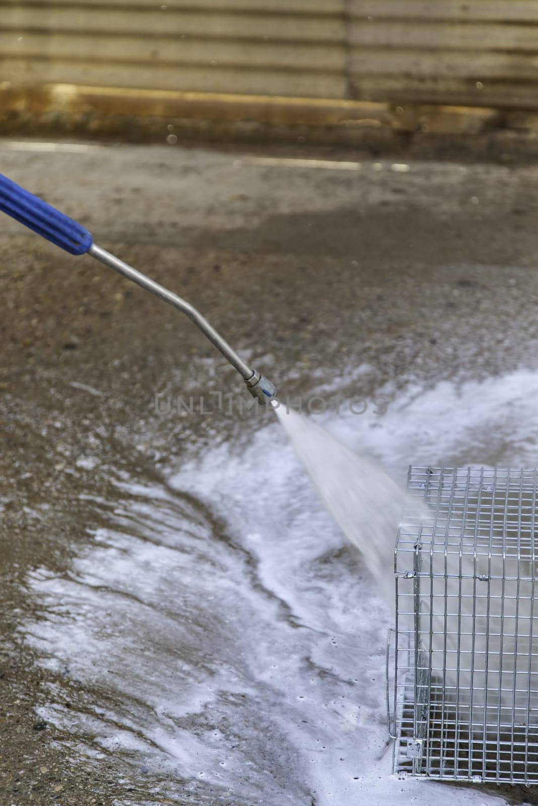 High pressure water gun to wash and clean cars