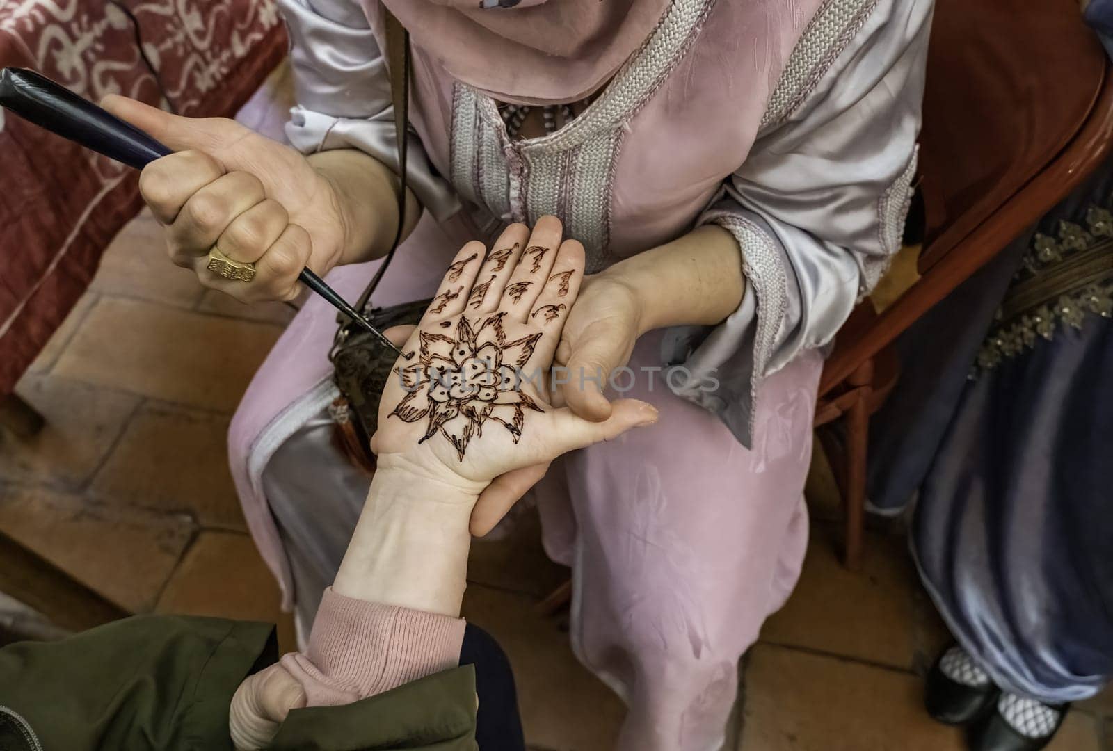 Detail of arabic decoration on the hands, temporary tattoo