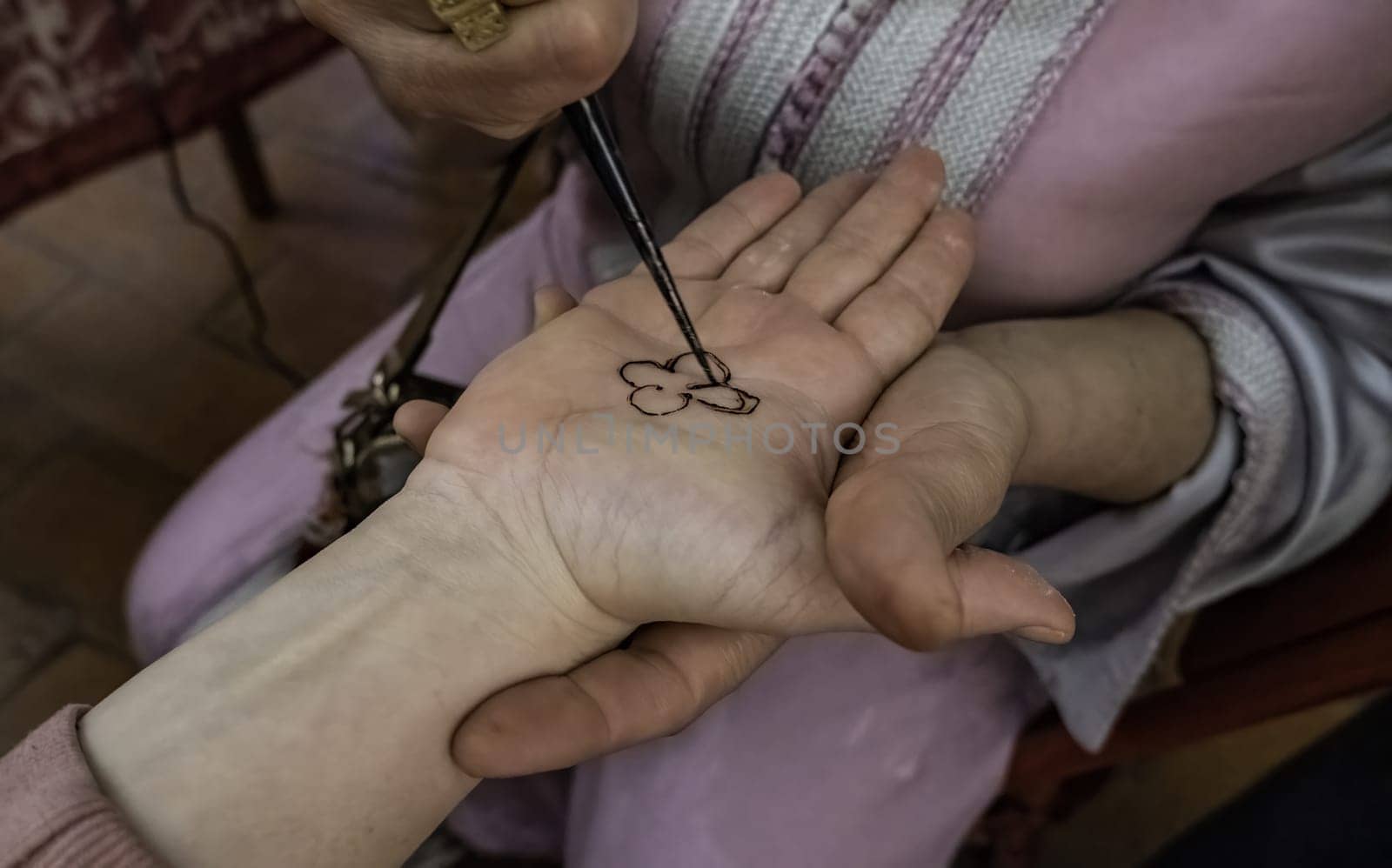 Detail of arabic decoration on the hands, temporary tattoo