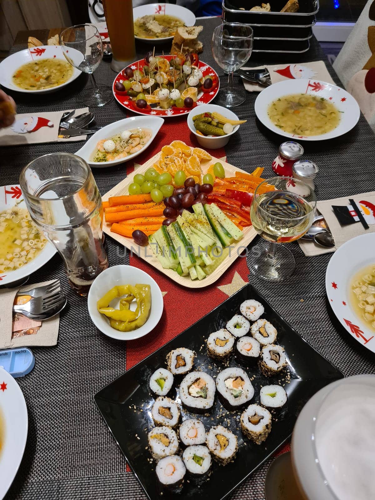 Tapas and pinchos : spanish appetizers at cocktail hour