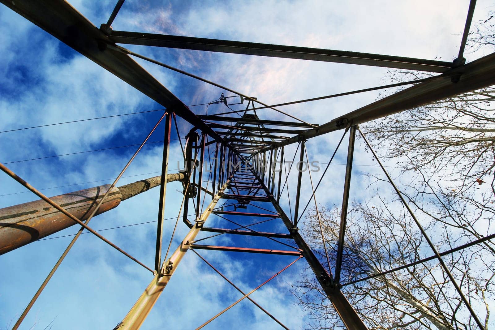 Power pylon