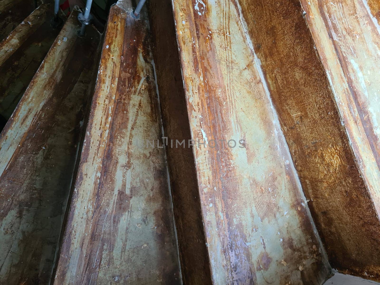 Restore stairs, rebuild with tiles, adjust clinker, lay
