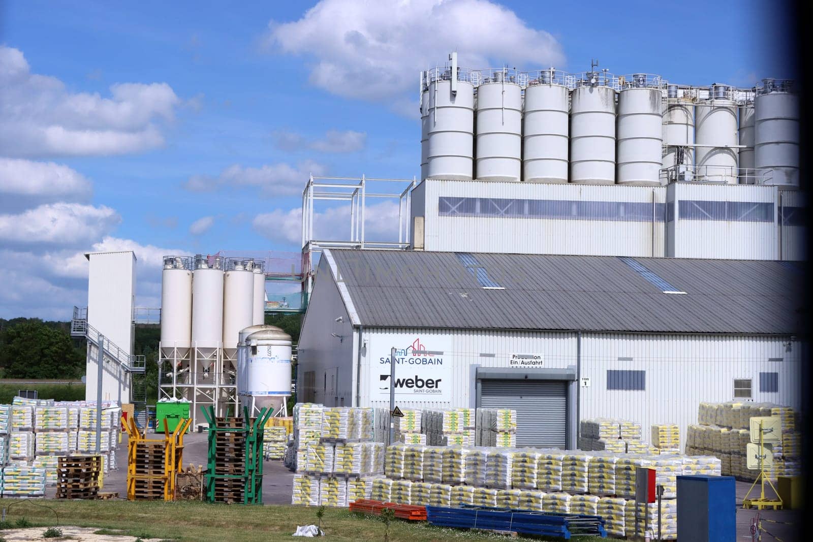 Saint-Gobain Weber GmbH, Niederlassung Weilerswist, Tochterunternehmen des französischen Industriekonzern Saint-Gobain AG, Nordrhein-Westfalen, Deutschland