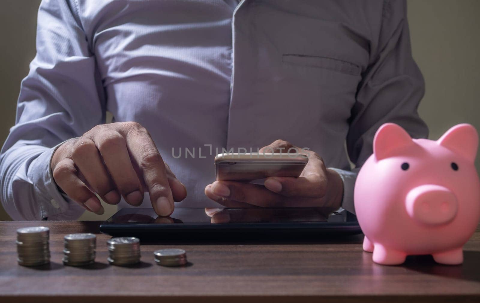 Online Banking And Internet Banking Savings Concept, Online Investment Savings, Online Stock Investors, Internet Financial Transactions, Save Monney for Investors Using Internet to Trade Stocks or Trade Fund