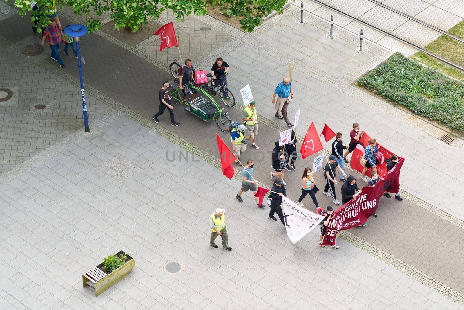 Demonstration with few participants against the rearmament of the German army. Translation on the flag: soldiers are murderers