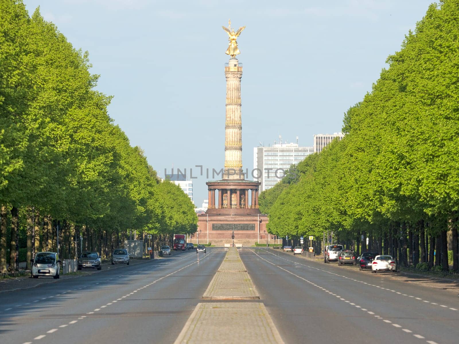 Street of June 17 with Victory Column