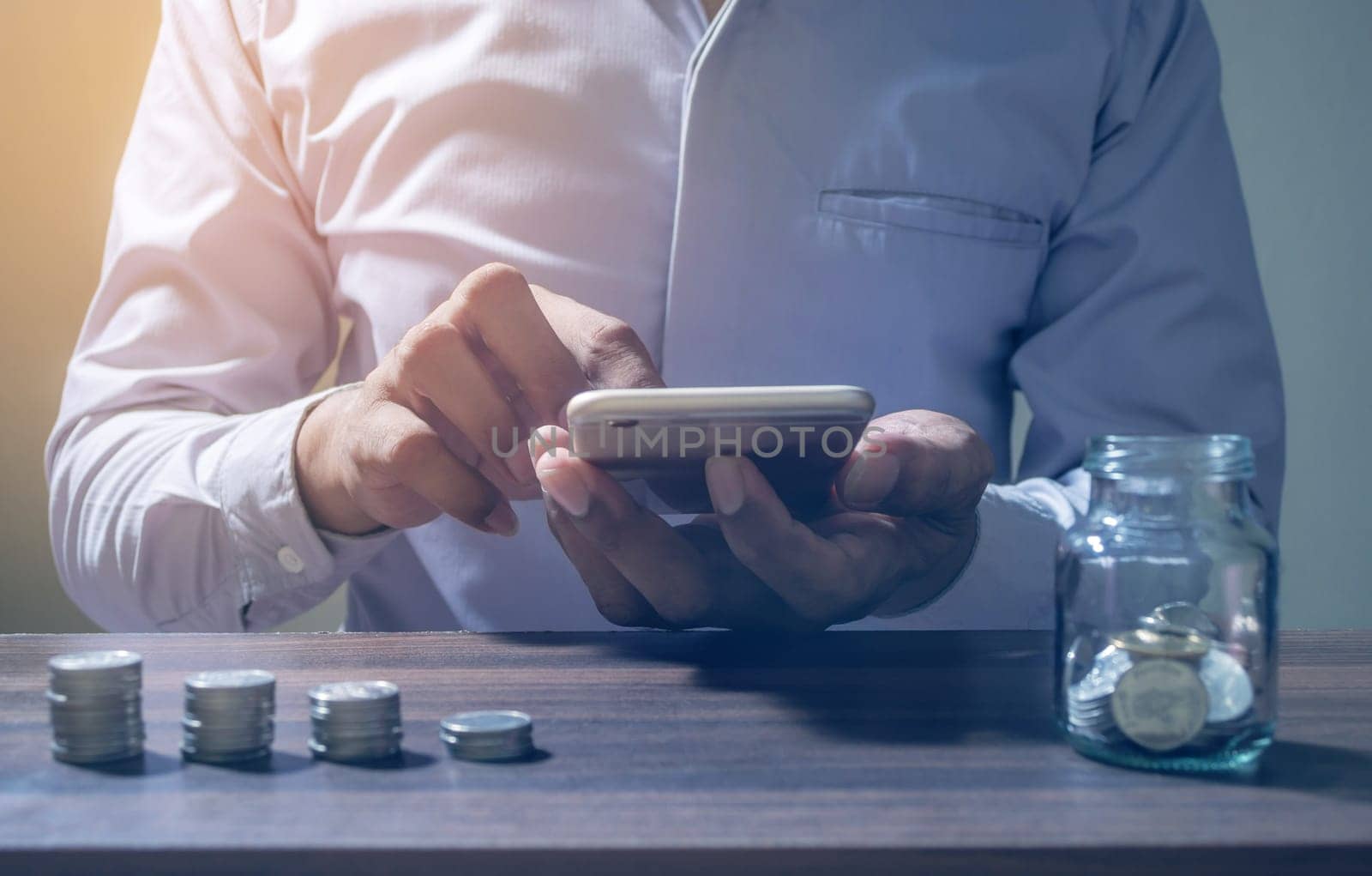 Online Banking And Internet Banking Savings Concept, Online Investment Savings, Online Stock Investors, Internet Financial Transactions, Save Monney for Investors Using Internet to Trade Stocks or Trade Fund, Vintage style