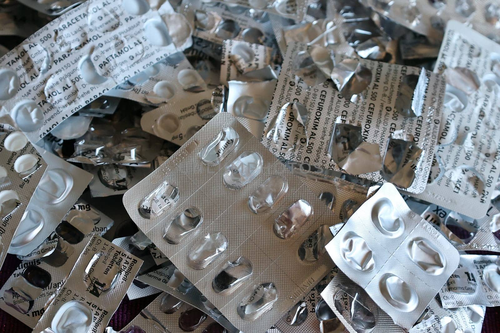 Drug abuse,drug addiction and packaging waste of medical devices