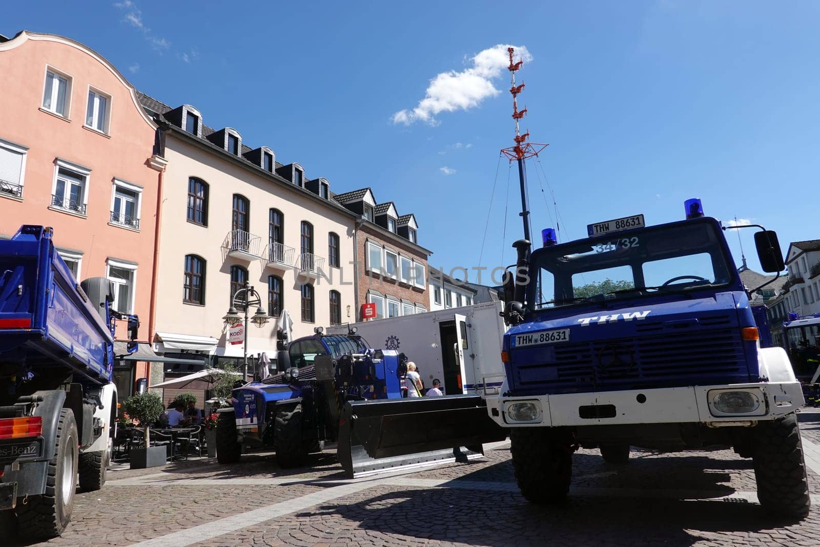 02.07.2022: Leistungsschau des technischen Hilfswerks (THW) mit schwerem Gerät in der Innenstadt, Nordrhein-Westfalen, Deutschland, Brühl