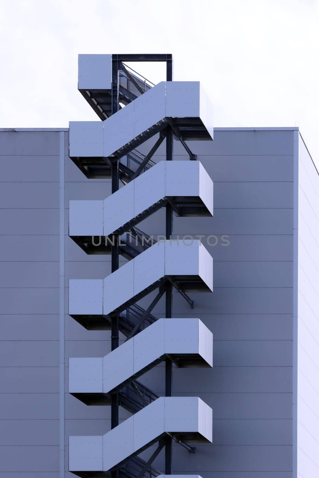 Fluchttreppe an einem Industriegebäude