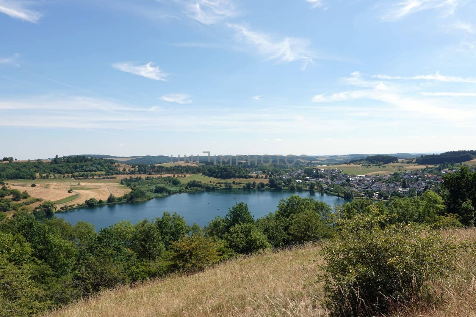 Schalkenmehren am gleichnamigen Maarsee, Daun, Rheinland-Pfalz, Deutschland