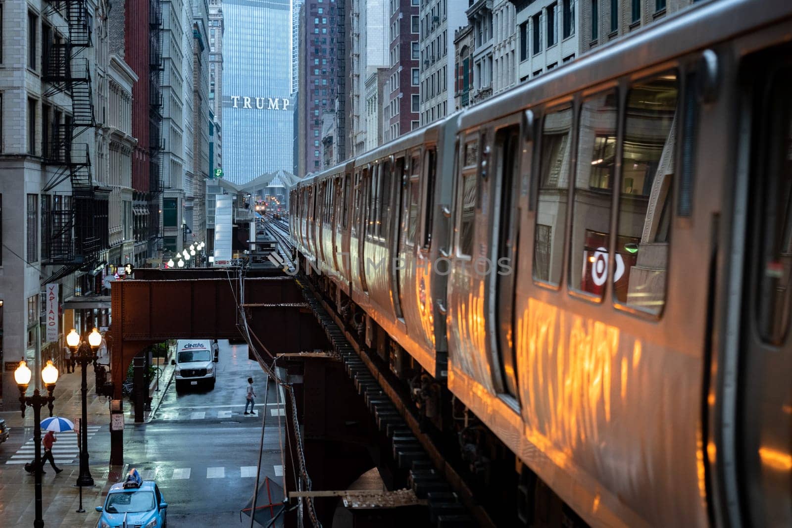 Chicago : October 10, 2018, Train on elevated tracks within buildings at the Loop, Glass and Steel bridge between buildings - Chicago City Center - Chicago, Illinois, USA