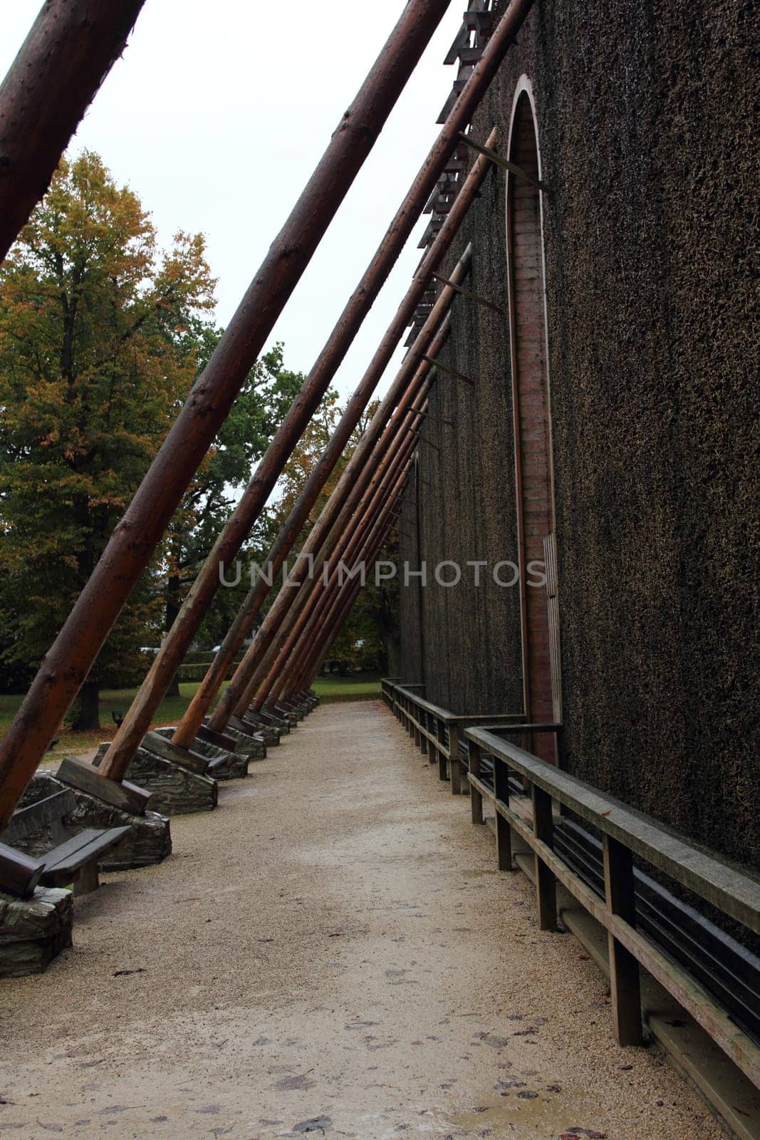 A graduation tower (occasionally referred to as a thorn house is a structure used in the production of salt which removes water from a saline solution by evaporation, increasing its concentration of mineral salts.Ein Gradierwerk (auch Leckwerk) ist eine Anlage zur Salzgewinnung. Sie besteht aus einem Holzgerüst, das mit Reisigbündeln (vorwiegend Schwarzdorn) verfüllt ist