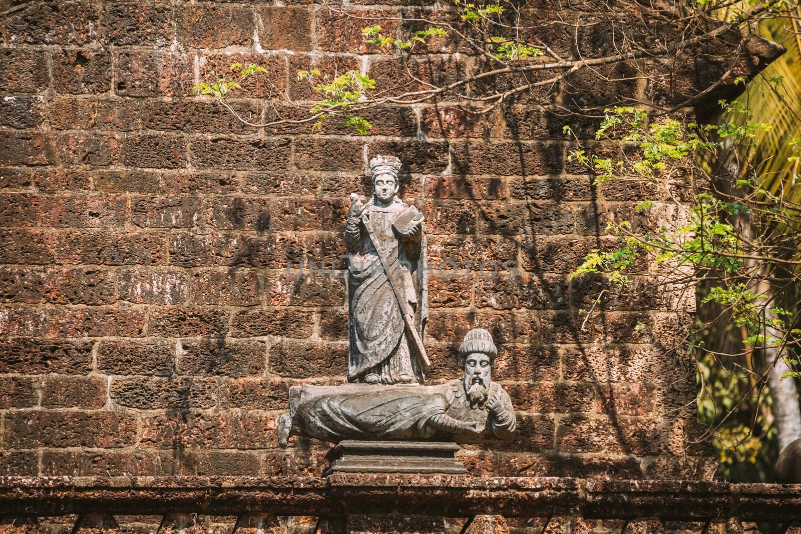 Old Goa, India. Old Viceroy’s Arch In Old Goa Was Built In The Memory Of Vasco Da Gama In 1597. Famous Gate Landmark And Historical Heritage. Close Up Details.